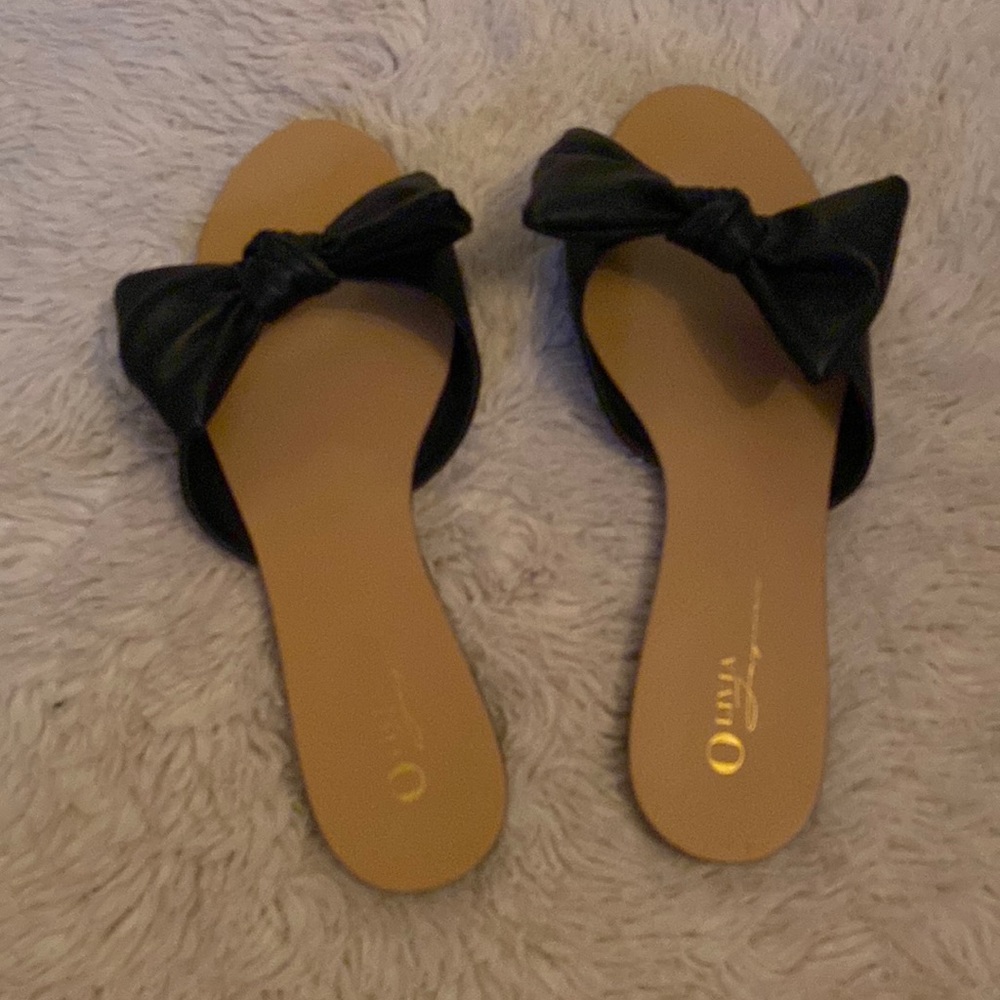 Flat shoes